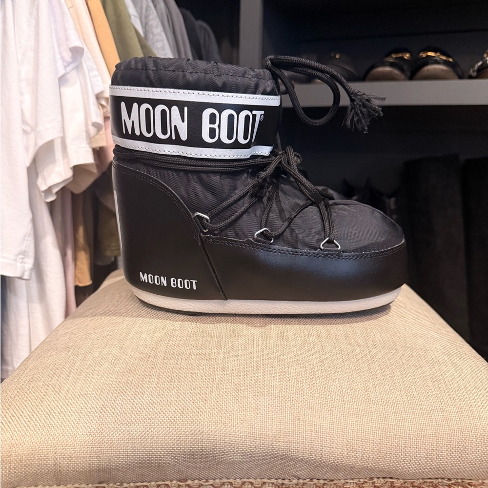 Moon Boot Kids Classic Black Snow Boots US 4.5–6 Winter Ski Boots